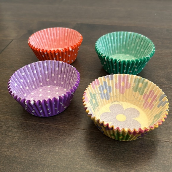 Colourful Cupcake Liner Baking Cups, Paper Kitchen Birthday, Floral Polka Dot - Picture 2 of 5